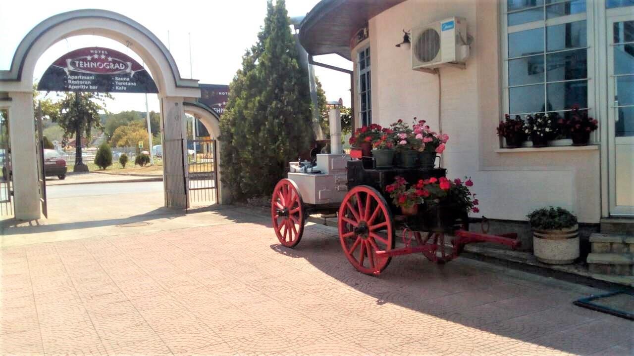 Hotel Tehnograd Kraljevo Ngoại thất bức ảnh